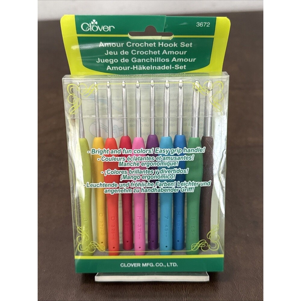 NEW Clover Amour Crochet Hook Set Ergonomic Easy Grip Handles 10 sizes 2012